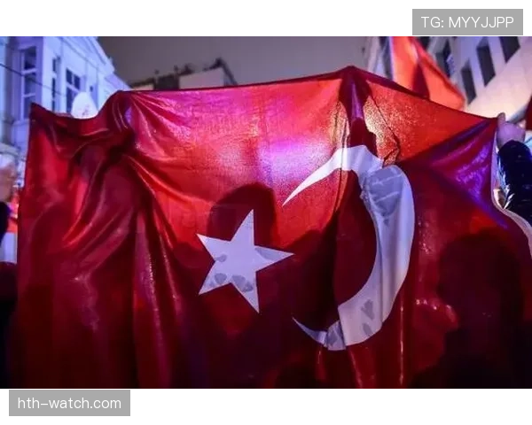 土耳其球迷激情点燃赛场内外,足球盛宴氛围火热 土耳其球迷激情点燃赛场内外,足球盛宴氛围火热